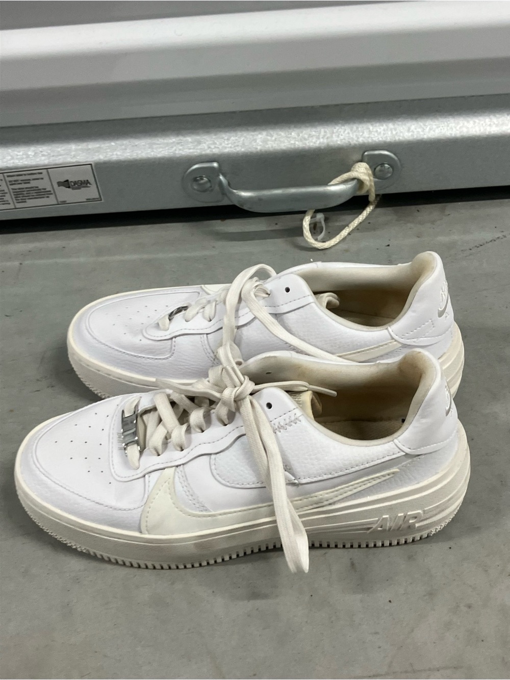 Nike Air Force 1 PLT.AF.ORM size 7 Women’s White Leather Platform Sneakers